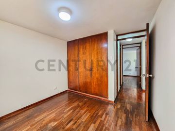 Tu nuevo hogar con luz natural y vista externa en Santa Catalina