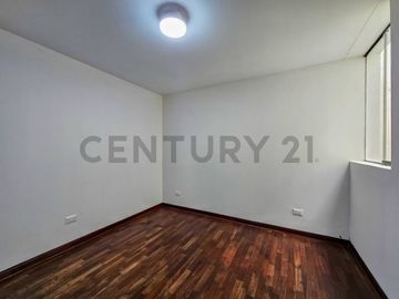Tu nuevo hogar con luz natural y vista externa en Santa Catalina