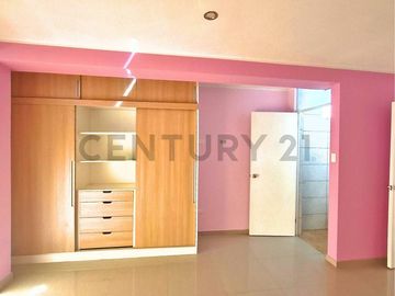 Casa amplia en venta en Urb. El Sol de Pocollay