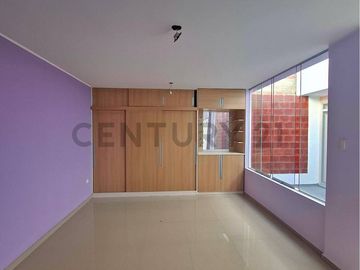 Casa amplia en venta en Urb. El Sol de Pocollay