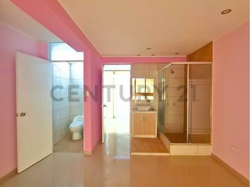 Casa amplia en venta en Urb. El Sol de Pocollay