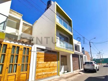 Casa amplia en venta en Urb. El Sol de Pocollay
