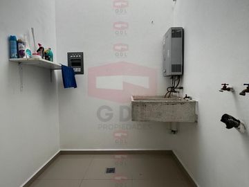 LA RIOJA CASA AMPLIA EN VENTA