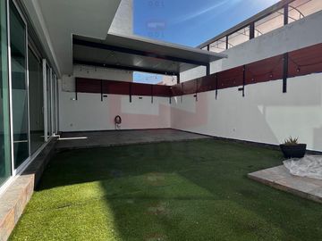 LA RIOJA CASA AMPLIA EN VENTA
