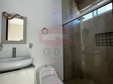 LA RIOJA CASA AMPLIA EN VENTA