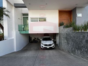 LA RIOJA CASA AMPLIA EN VENTA