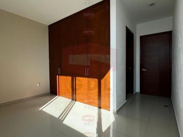 LA RIOJA CASA AMPLIA EN VENTA