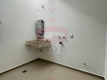 LA RIOJA CASA AMPLIA EN VENTA