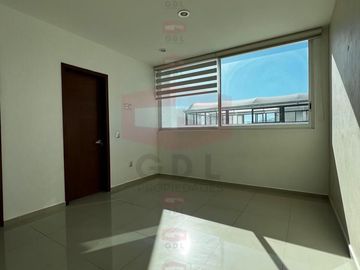 LA RIOJA CASA AMPLIA EN VENTA