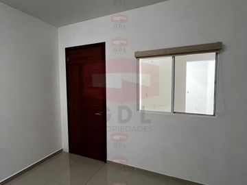 LA RIOJA CASA AMPLIA EN VENTA