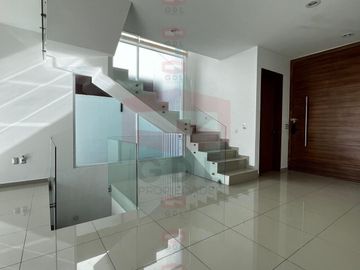LA RIOJA CASA AMPLIA EN VENTA