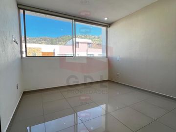 LA RIOJA CASA AMPLIA EN VENTA