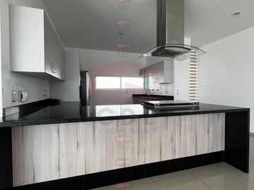LA RIOJA CASA AMPLIA EN VENTA