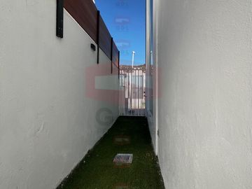 LA RIOJA CASA AMPLIA EN VENTA