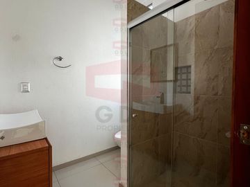 LA RIOJA CASA AMPLIA EN VENTA