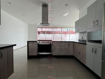 LA RIOJA CASA AMPLIA EN VENTA