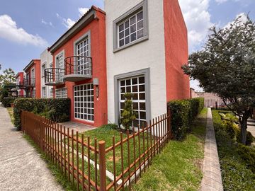 VENTA DE CASA EN FRACC. HACIENDA DE LAS FUENTES CALIMAYA