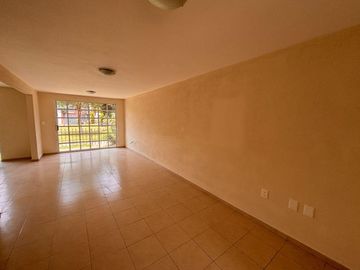 VENTA DE CASA EN FRACC. HACIENDA DE LAS FUENTES CALIMAYA