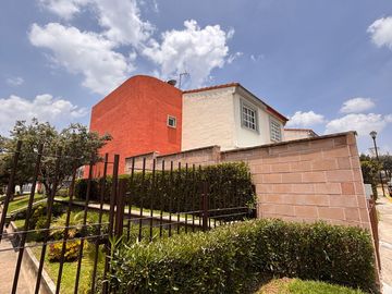 VENTA DE CASA EN FRACC. HACIENDA DE LAS FUENTES CALIMAYA