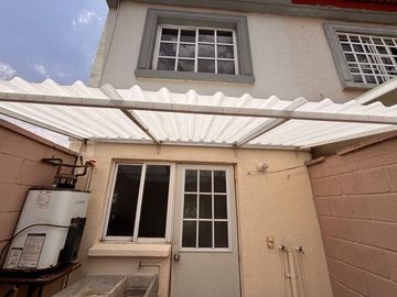 VENTA DE CASA EN FRACC. HACIENDA DE LAS FUENTES CALIMAYA