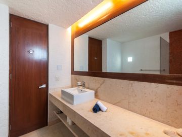 Sophisticated Elegance: Exclusive 3-Bedroom Residence in Playacar
