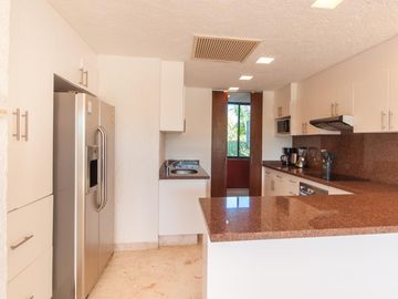 Sophisticated Elegance: Exclusive 3-Bedroom Residence in Playacar