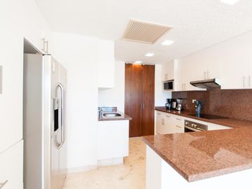Sophisticated Elegance: Exclusive 3-Bedroom Residence in Playacar