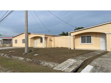 Venta de dos Casas en Antón