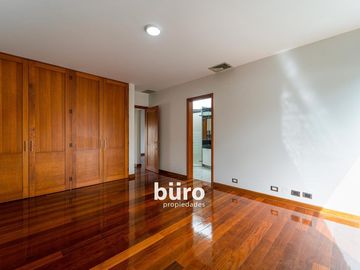 BELLA CASA EN VENTA EN LA PLANICIE CON DOS PISCINAS DISEÑADA POR EMILIO SOYER