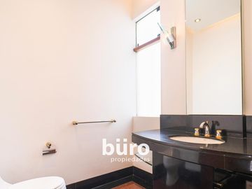 BELLA CASA EN VENTA EN LA PLANICIE CON DOS PISCINAS DISEÑADA POR EMILIO SOYER
