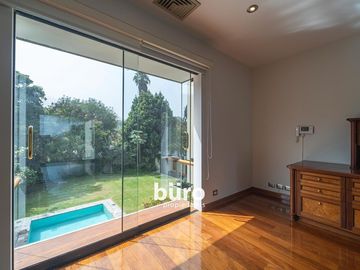 BELLA CASA EN VENTA EN LA PLANICIE CON DOS PISCINAS DISEÑADA POR EMILIO SOYER