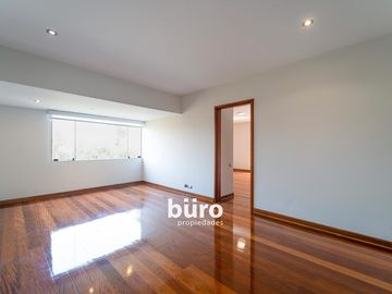 BELLA CASA EN VENTA EN LA PLANICIE CON DOS PISCINAS DISEÑADA POR EMILIO SOYER