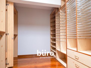 BELLA CASA EN VENTA EN LA PLANICIE CON DOS PISCINAS DISEÑADA POR EMILIO SOYER
