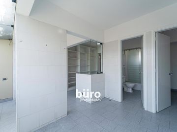 BELLA CASA EN VENTA EN LA PLANICIE CON DOS PISCINAS DISEÑADA POR EMILIO SOYER