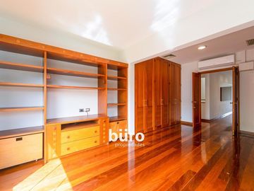 BELLA CASA EN VENTA EN LA PLANICIE CON DOS PISCINAS DISEÑADA POR EMILIO SOYER