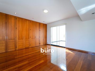 BELLA CASA EN VENTA EN LA PLANICIE CON DOS PISCINAS DISEÑADA POR EMILIO SOYER