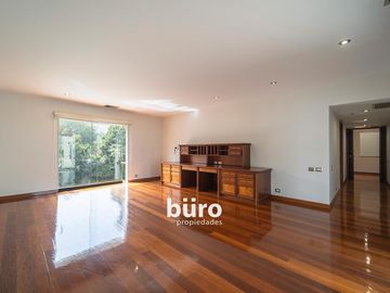 BELLA CASA EN VENTA EN LA PLANICIE CON DOS PISCINAS DISEÑADA POR EMILIO SOYER