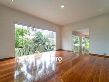 BELLA CASA EN VENTA EN LA PLANICIE CON DOS PISCINAS DISEÑADA POR EMILIO SOYER