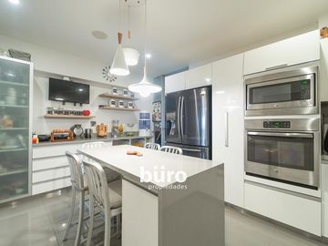 MODERNO DEPARTAMENTO EN VENTA 3 DORMITORIOS MARAVILLOSA VISTA AL GOLF SAN ISIDRO