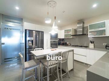 MODERNO DEPARTAMENTO EN VENTA 3 DORMITORIOS MARAVILLOSA VISTA AL GOLF SAN ISIDRO