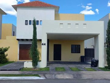 CASA EN VENTA 4 RECAMARAS Y ALBERCA, EN PRIVADA CONKAL YUCATÁN