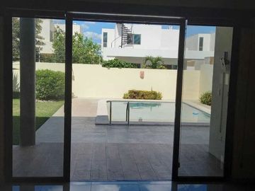 CASA EN VENTA 4 RECAMARAS Y ALBERCA, EN PRIVADA CONKAL YUCATÁN