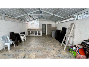 Casa de tres pisos con terraza en venta permuta - Las Mercedes Palmira