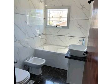 Vendo excelente casa en Barrio la cuesta con terminaciones de categorí