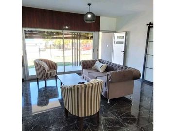 Vendo excelente casa en Barrio la cuesta con terminaciones de categorí