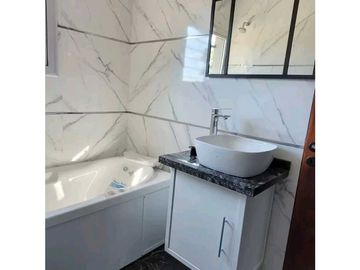 Vendo excelente casa en Barrio la cuesta con terminaciones de categorí