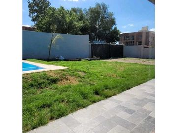 Vendo excelente casa en Barrio la cuesta con terminaciones de categorí