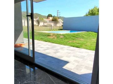 Vendo excelente casa en Barrio la cuesta con terminaciones de categorí