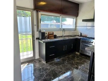 Vendo excelente casa en Barrio la cuesta con terminaciones de categorí