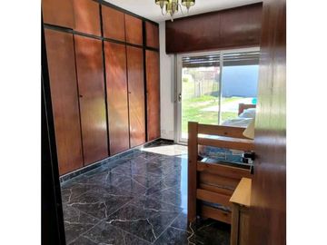 Vendo excelente casa en Barrio la cuesta con terminaciones de categorí